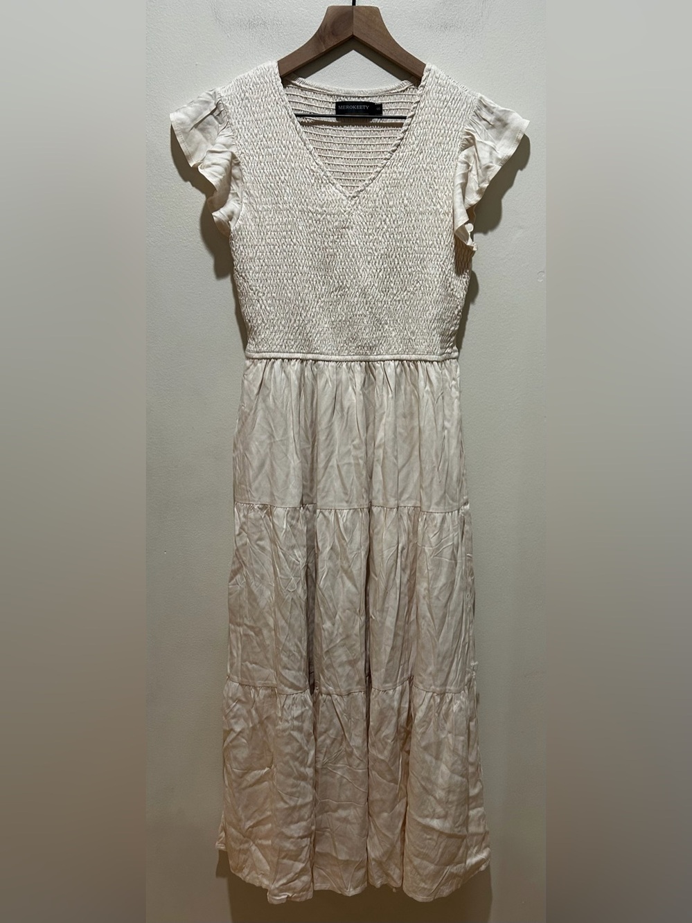 Merokeety V-Neck Short Flutter Sleeve Smocked Bodice Cream Midi Dress Size Small